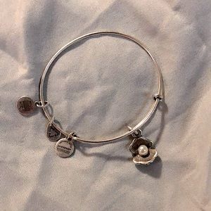 Alex and Ani Oyster/Pearl Bangle EUC!